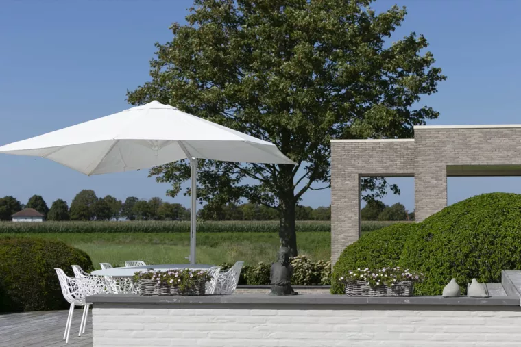 Landelijk gelegen tuin met elegante haagmassieven (4) - 